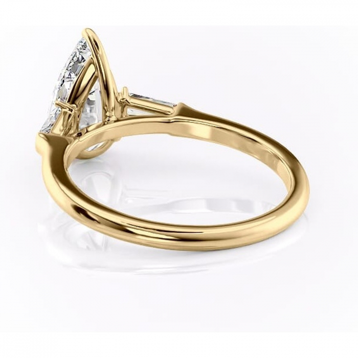 Inel de logodnă Juliette din aur Galben 18kt cu moissanite tăietură pară – Solitar rafinată pentru profil înalt | Personalizează și configurează gratuit online [4]