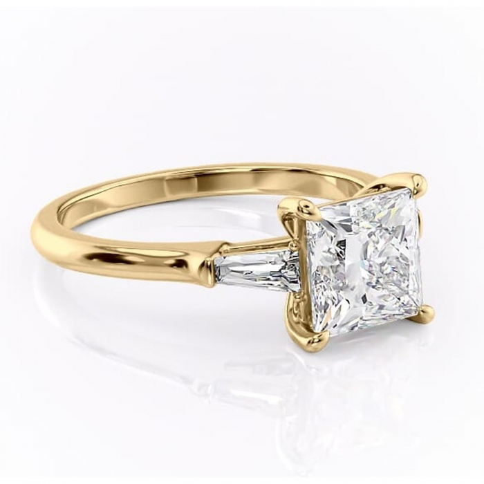 Inel de logodnă Juliette din aur Galben 14kt cu moissanite tăietură princess – Solitar rafinată pentru profil înalt | Personalizează și configurează gratuit online [1]