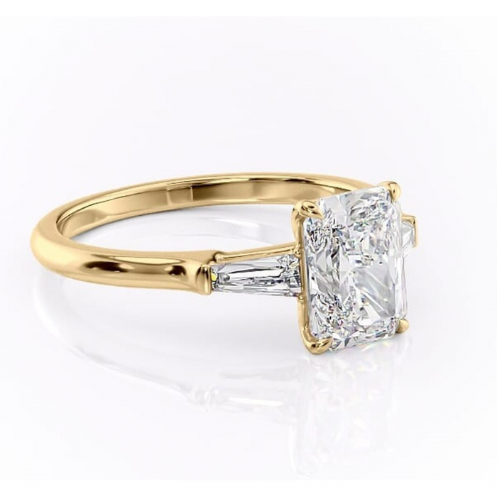 Inel de logodnă Juliette din aur Galben 14kt cu moissanite tăietură radiantă – Solitar rafinată pentru profil înalt | Personalizează și configurează gratuit online [1]