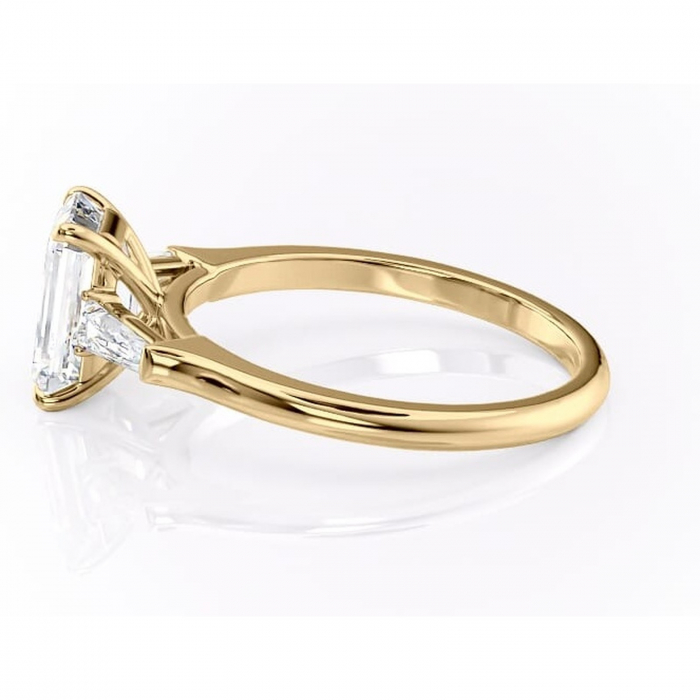 Inel de logodnă Juliette din aur Galben 14kt cu moissanite tăietură smarald – Solitar rafinată pentru profil înalt | Personalizează și configurează gratuit online [6]