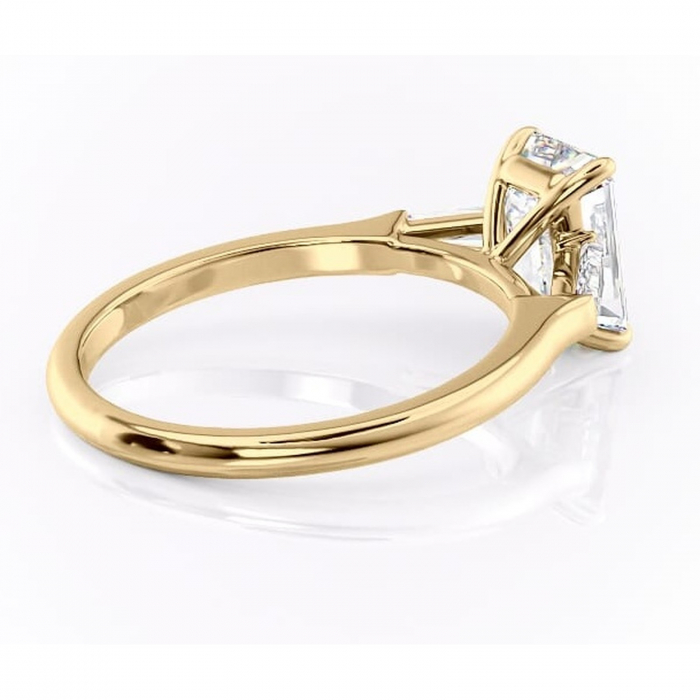 Inel de logodnă Juliette din aur Galben 14kt cu moissanite tăietură smarald – Solitar rafinată pentru profil înalt | Personalizează și configurează gratuit online [3]