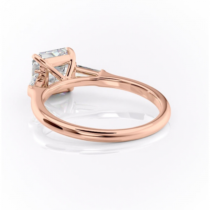 Inel de logodnă Juliette din aur Rose 14kt cu moissanite tăietură asscher – Solitar rafinată pentru profil înalt | Personalizează și configurează gratuit online [4]