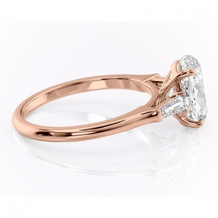 Inel de logodnă Juliette din aur Rose 14kt cu moissanite tăietură ovală – Solitar rafinată pentru profil înalt | Personalizează și configurează gratuit online [2]