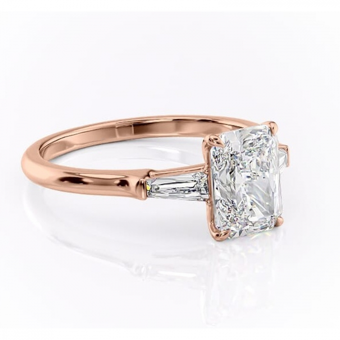 Inel de logodnă Juliette din aur Rose 14kt cu moissanite tăietură radiantă – Solitar rafinată pentru profil înalt | Personalizează și configurează gratuit online [1]