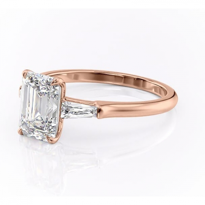 Inel de logodnă Juliette din aur Rose 18kt cu moissanite tăietură smarald – Solitar rafinată pentru profil înalt | Personalizează și configurează gratuit online [7]