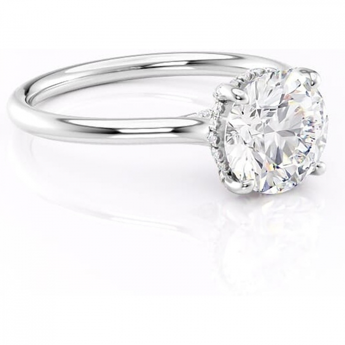 Inel de logodnă Kaia din aur Alb 14kt cu moissanite tăietură rotundă – Solitar rafinată pentru profil mediu | Personalizează și configurează gratuit online [1]