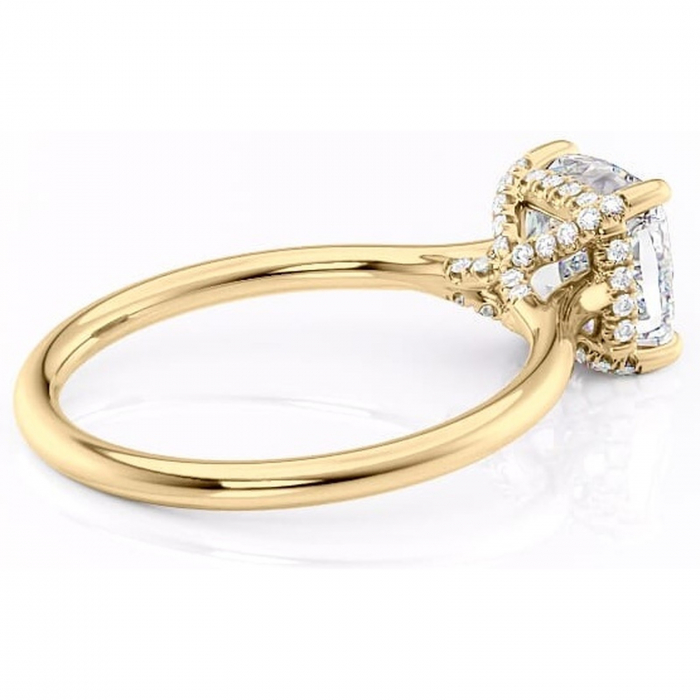 Inel de logodnă Kaia din aur Galben 14kt cu moissanite tăietură pernă – Solitar rafinată pentru profil mediu | Personalizează și configurează gratuit online [3]