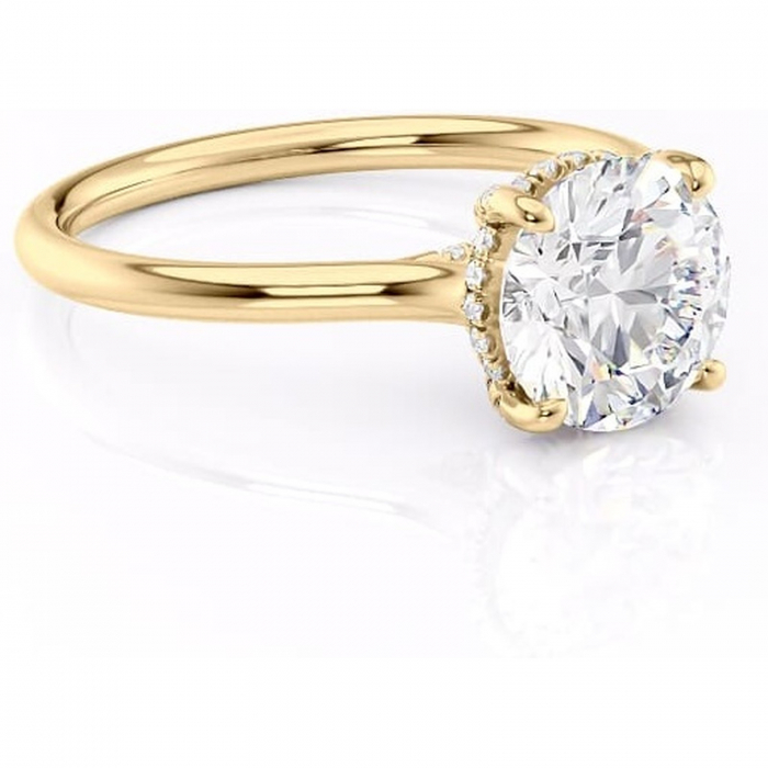 Inel de logodnă Kaia din aur Galben 14kt cu moissanite tăietură rotundă – Solitar rafinată pentru profil mediu | Personalizează și configurează gratuit online [1]