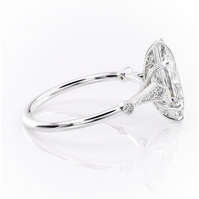 Inel de logodnă Lacey din aur Alb 14kt cu moissanite tăietură marquise – Pietre laterale rafinată pentru profil înalt | Personalizează și configurează gratuit online [2]