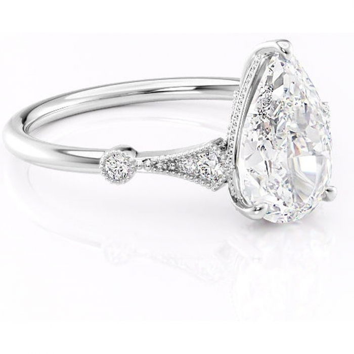 Inel de logodnă Lacey din aur Alb 18kt cu moissanite tăietură pară – Pietre laterale rafinată pentru profil înalt | Personalizează și configurează gratuit online [1]