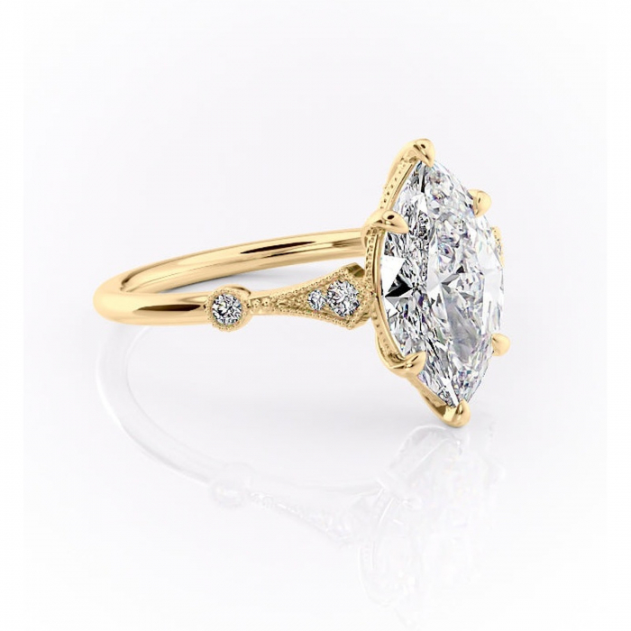 Inel de logodnă Lacey din aur Galben 14kt cu moissanite tăietură marquise – Pietre laterale rafinată pentru profil înalt | Personalizează și configurează gratuit online [1]