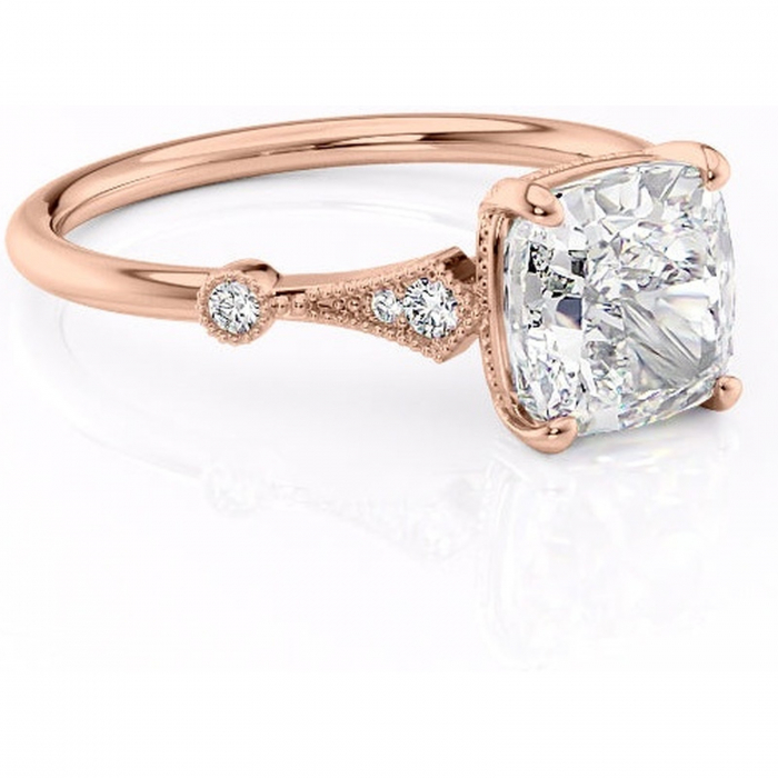 Inel de logodnă Lacey din aur Rose 14kt cu moissanite tăietură pernă – Pietre laterale rafinată pentru profil înalt | Personalizează și configurează gratuit online [1]