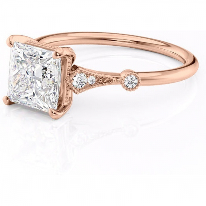 Inel de logodnă Lacey din aur Rose 18kt cu moissanite tăietură princess – Pietre laterale rafinată pentru profil înalt | Personalizează și configurează gratuit online [7]