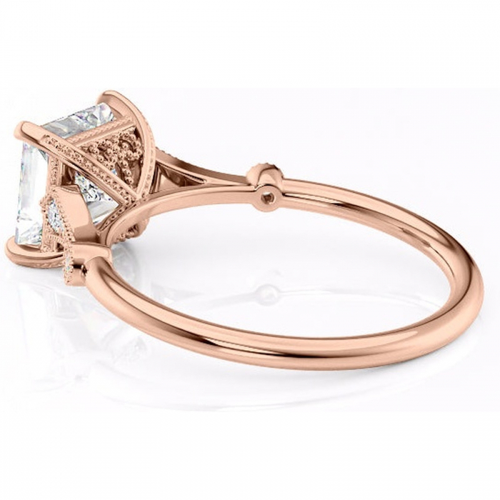 Inel de logodnă Lacey din aur Rose 18kt cu moissanite tăietură princess – Pietre laterale rafinată pentru profil înalt | Personalizează și configurează gratuit online [5]