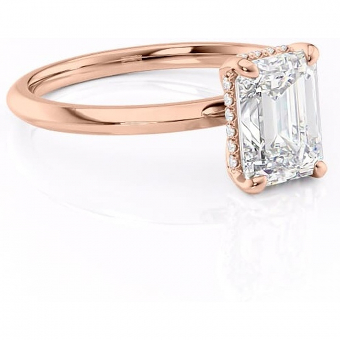 Inel de logodnă Lavender din aur Rose 18kt cu moissanite tăietură smarald – Solitar rafinată pentru profil înalt | Personalizează și configurează gratuit online [1]