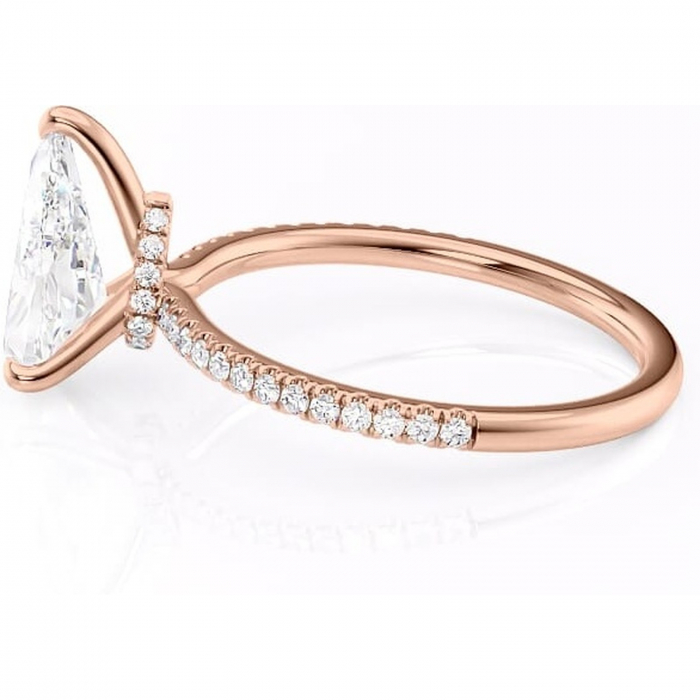 Inel de logodnă Lavinia din aur Rose 14kt cu moissanite tăietură pară – Montură pavé rafinată pentru profil înalt | Personalizează și configurează gratuit online [6]