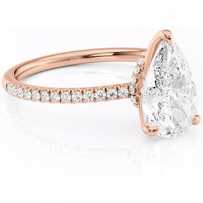 Inel de logodnă Lavinia din aur Rose 14kt cu moissanite tăietură pară – Montură pavé rafinată pentru profil înalt | Personalizează și configurează gratuit online [1]