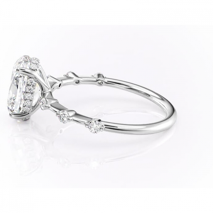 Inel de logodnă Lilya din aur Alb 14kt cu moissanite tăietură ovală – Pietre laterale rafinată pentru profil mediu | Personalizează și configurează gratuit online [6]