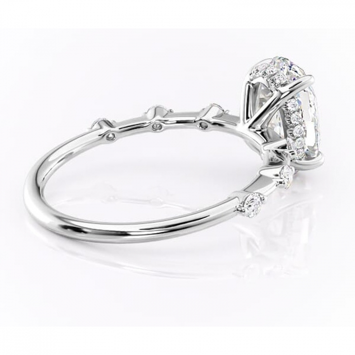 Inel de logodnă Lilya din aur Alb 14kt cu moissanite tăietură ovală – Pietre laterale rafinată pentru profil mediu | Personalizează și configurează gratuit online [3]