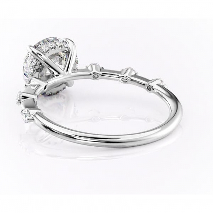 Inel de logodnă Lilya din aur Alb 14kt cu moissanite tăietură rotundă – Pietre laterale rafinată pentru profil mediu | Personalizează și configurează gratuit online [4]