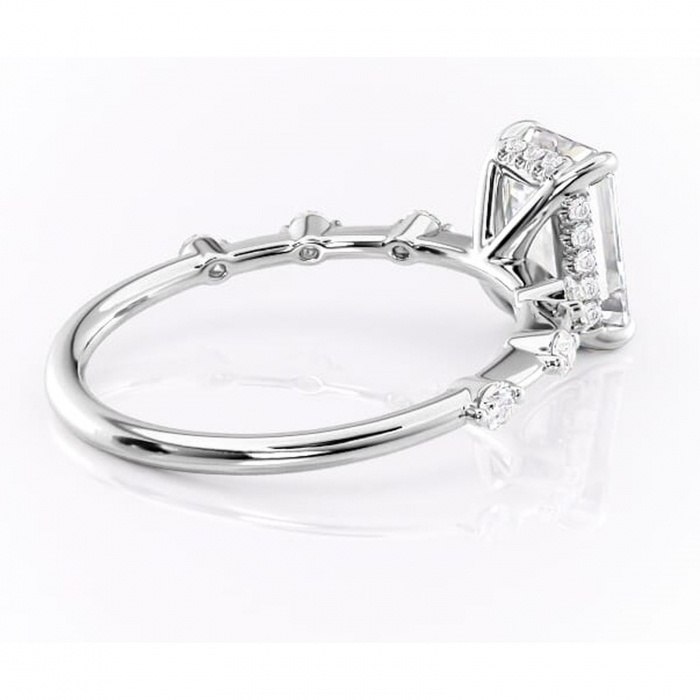 Inel de logodnă Lilya din aur Alb 14kt cu moissanite tăietură smarald – Pietre laterale rafinată pentru profil mediu | Personalizează și configurează gratuit online [3]