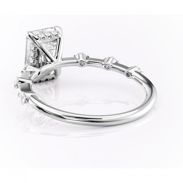 Inel de logodnă Lilya din aur Alb 14kt cu moissanite tăietură smarald – Pietre laterale rafinată pentru profil mediu | Personalizează și configurează gratuit online [4]