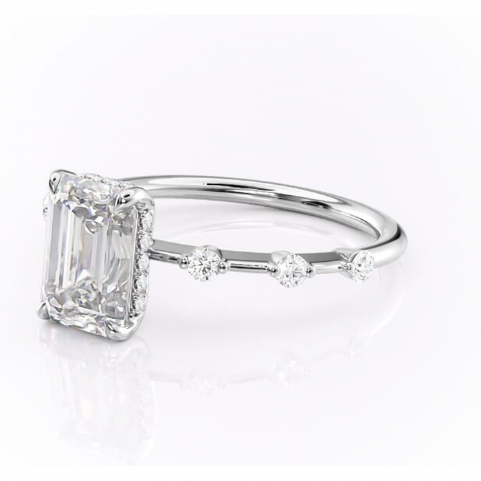 Inel de logodnă Lilya din aur Alb 14kt cu moissanite tăietură smarald – Pietre laterale rafinată pentru profil mediu | Personalizează și configurează gratuit online [7]