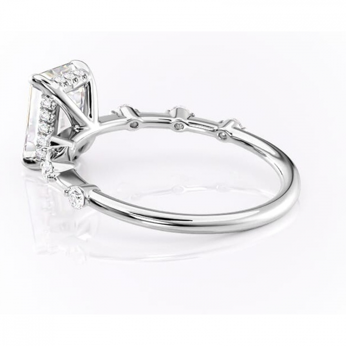 Inel de logodnă Lilya din aur Alb 14kt cu moissanite tăietură smarald – Pietre laterale rafinată pentru profil mediu | Personalizează și configurează gratuit online [5]