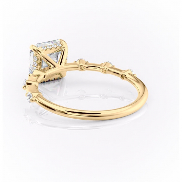 Inel de logodnă Lilya din aur Galben 14kt cu moissanite tăietură asscher – Pietre laterale rafinată pentru profil mediu | Personalizează și configurează gratuit online [4]