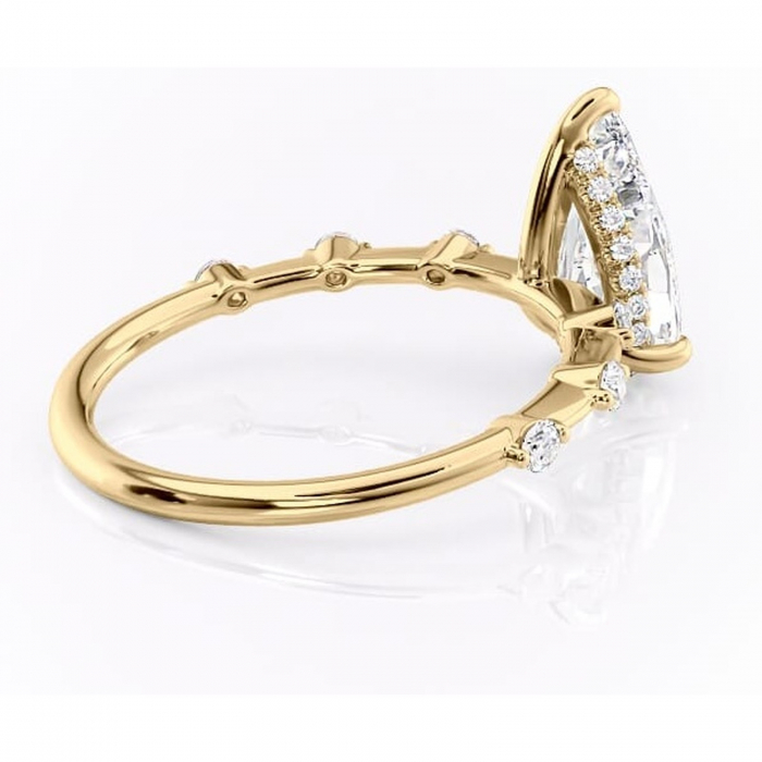 Inel de logodnă Lilya din aur Galben 14kt cu moissanite tăietură pară – Pietre laterale rafinată pentru profil mediu | Personalizează și configurează gratuit online [3]