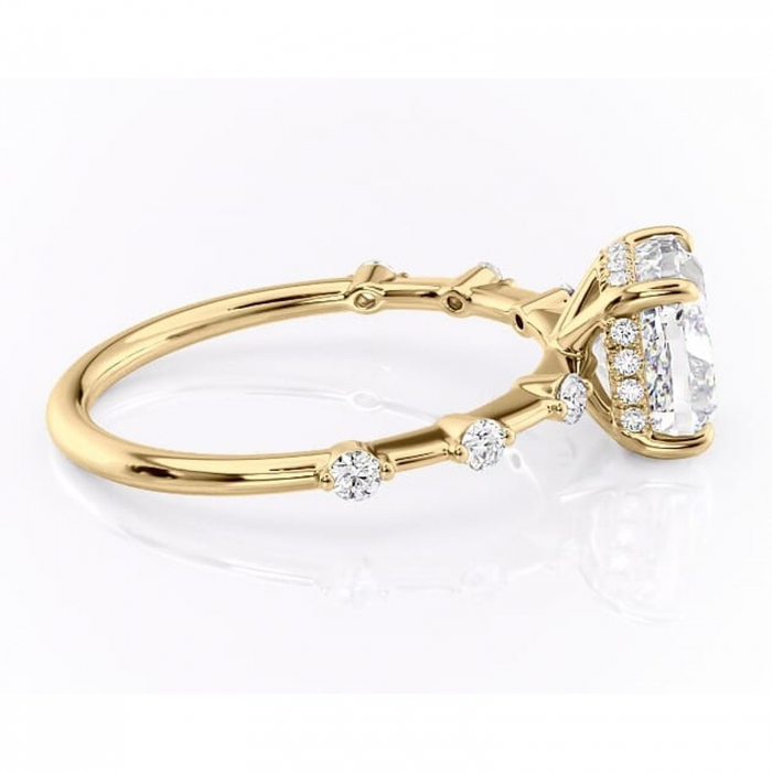 Inel de logodnă Lilya din aur Galben 14kt cu moissanite tăietură pernă – Pietre laterale rafinată pentru profil mediu | Personalizează și configurează gratuit online [2]