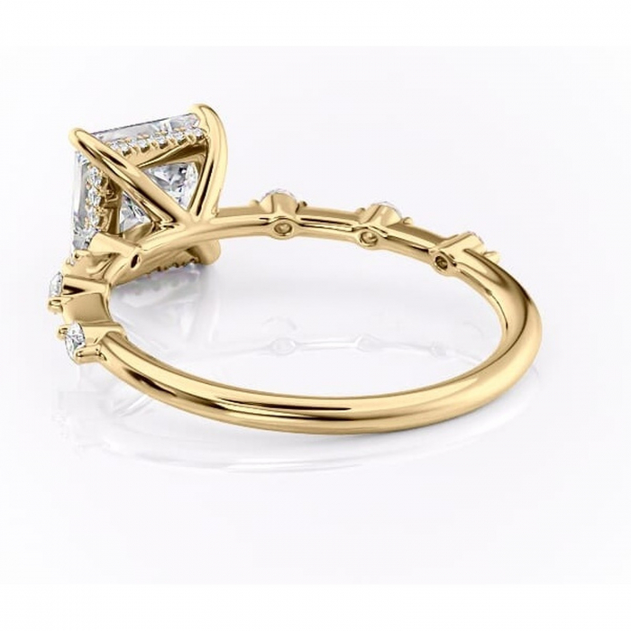 Inel de logodnă Lilya din aur Galben 14kt cu moissanite tăietură princess – Pietre laterale rafinată pentru profil mediu | Personalizează și configurează gratuit online [4]