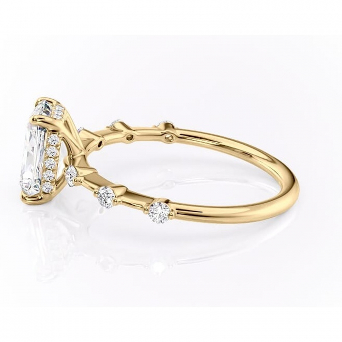 Inel de logodnă Lilya din aur Galben 18kt cu moissanite tăietură radiantă – Pietre laterale rafinată pentru profil mediu | Personalizează și configurează gratuit online [6]