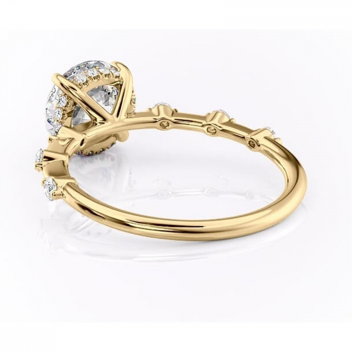 Inel de logodnă Lilya din aur Galben 14kt cu moissanite tăietură rotundă – Pietre laterale rafinată pentru profil mediu | Personalizează și configurează gratuit online [4]