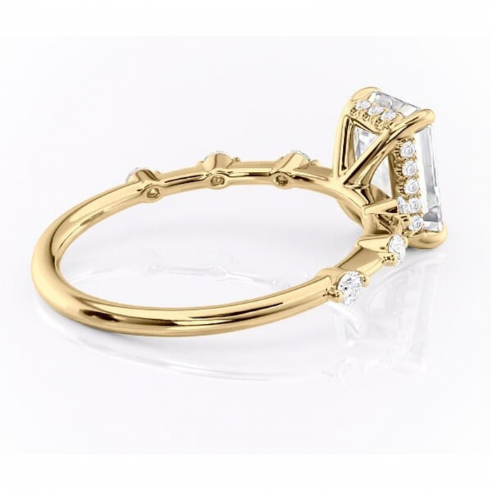 Inel de logodnă Lilya din aur Galben 14kt cu moissanite tăietură smarald – Pietre laterale rafinată pentru profil mediu | Personalizează și configurează gratuit online [3]