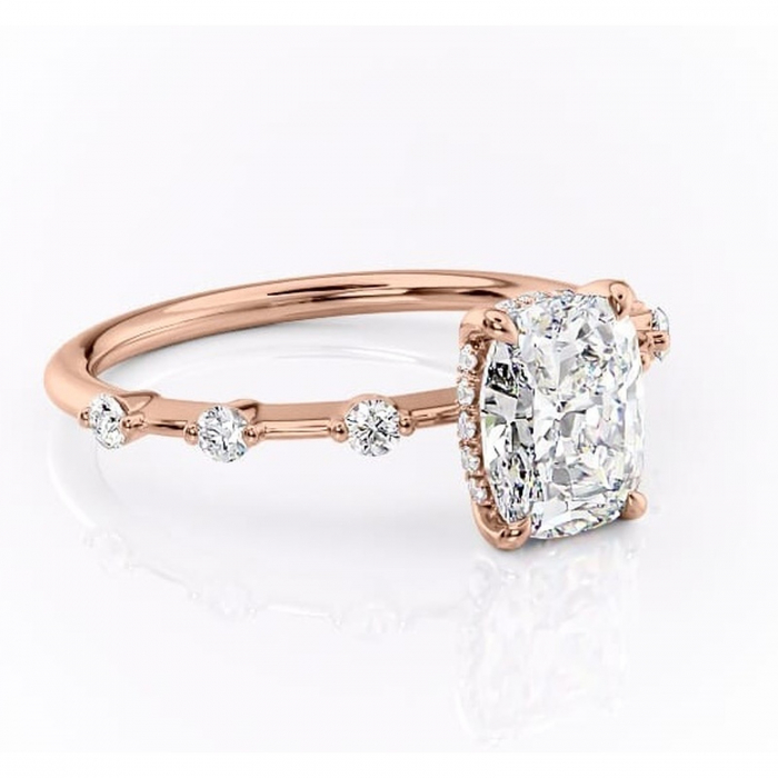 Inel de logodnă Lilya din aur Rose 14kt cu moissanite tăietură asscher – Pietre laterale rafinată pentru profil mediu | Personalizează și configurează gratuit online [1]