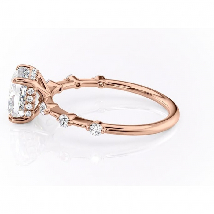 Inel de logodnă Lilya din aur Rose 18kt cu moissanite tăietură pernă – Pietre laterale rafinată pentru profil mediu | Personalizează și configurează gratuit online [6]