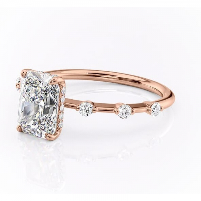 Inel de logodnă Lilya din aur Rose 14kt cu moissanite tăietură radiantă – Pietre laterale rafinată pentru profil mediu | Personalizează și configurează gratuit online [7]