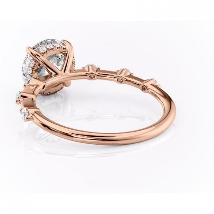 Inel de logodnă Lilya din aur Rose 14kt cu moissanite tăietură rotundă – Pietre laterale rafinată pentru profil mediu | Personalizează și configurează gratuit online [4]