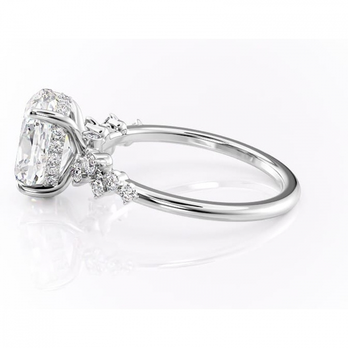 Inel de logodnă Liora din aur Alb 14kt cu moissanite tăietură ovală – Pietre laterale rafinată pentru profil înalt | Personalizează și configurează gratuit online [6]