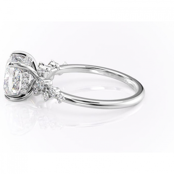 Inel de logodnă Liora din aur Alb 14kt cu moissanite tăietură pernă – Pietre laterale rafinată pentru profil înalt | Personalizează și configurează gratuit online [6]