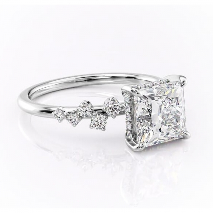 Inel de logodnă Liora din aur Alb 14kt cu moissanite tăietură princess – Pietre laterale rafinată pentru profil înalt | Personalizează și configurează gratuit online [1]