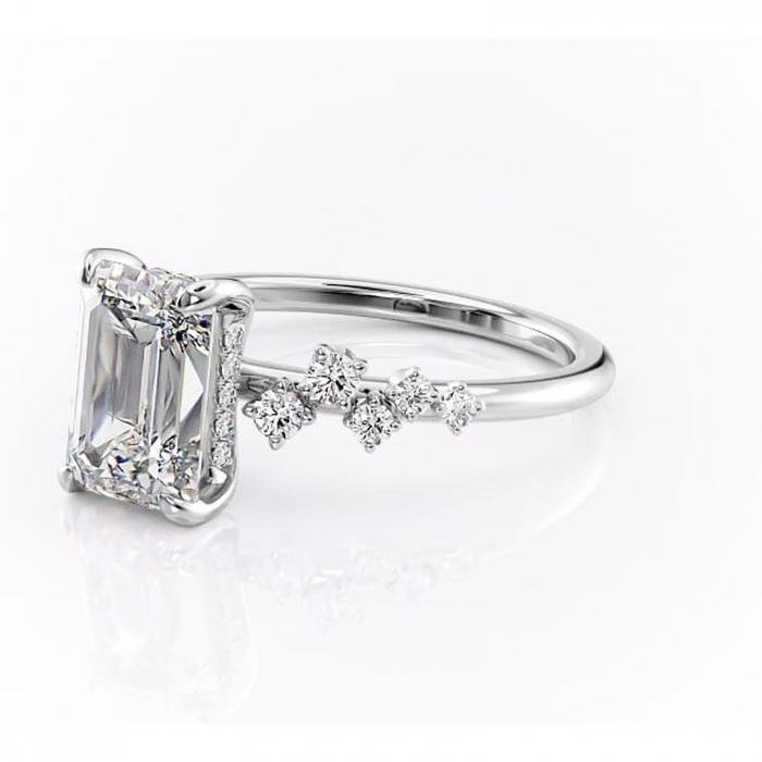 Inel de logodnă Liora din aur Alb 14kt cu moissanite tăietură smarald – Pietre laterale rafinată pentru profil înalt | Personalizează și configurează gratuit online [7]