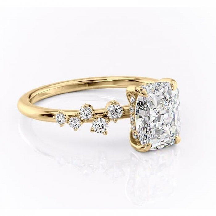Inel de logodnă Liora din aur Galben 14kt cu moissanite tăietură pernă – Pietre laterale rafinată pentru profil înalt | Personalizează și configurează gratuit online [1]