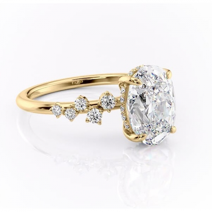 Inel de logodnă Liora din aur Galben 18kt cu moissanite tăietură ovală – Pietre laterale rafinată pentru profil înalt | Personalizează și configurează gratuit online [1]