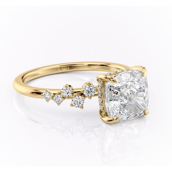 Inel de logodnă Liora din aur Galben 14kt cu moissanite tăietură pernă – Pietre laterale rafinată pentru profil înalt | Personalizează și configurează gratuit online [1]