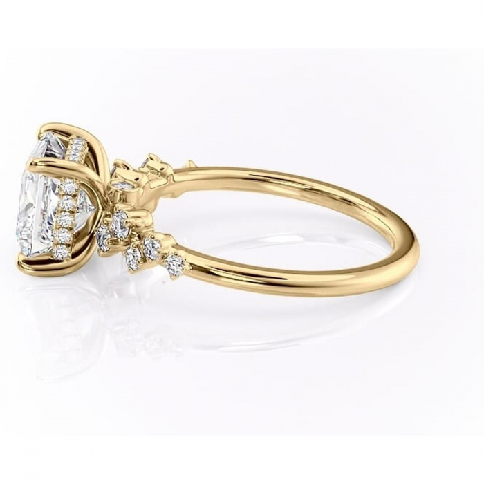 Inel de logodnă Liora din aur Galben 14kt cu moissanite tăietură princess – Pietre laterale rafinată pentru profil înalt | Personalizează și configurează gratuit online [6]