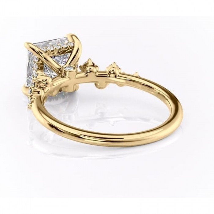 Inel de logodnă Liora din aur Galben 14kt cu moissanite tăietură princess – Pietre laterale rafinată pentru profil înalt | Personalizează și configurează gratuit online [4]