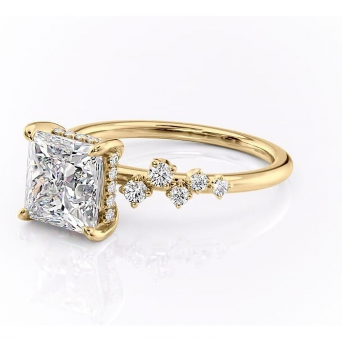 Inel de logodnă Liora din aur Galben 14kt cu moissanite tăietură princess – Pietre laterale rafinată pentru profil înalt | Personalizează și configurează gratuit online [7]