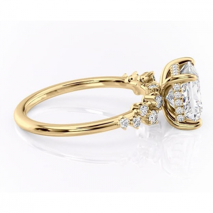Inel de logodnă Liora din aur Galben 14kt cu moissanite tăietură princess – Pietre laterale rafinată pentru profil înalt | Personalizează și configurează gratuit online [2]